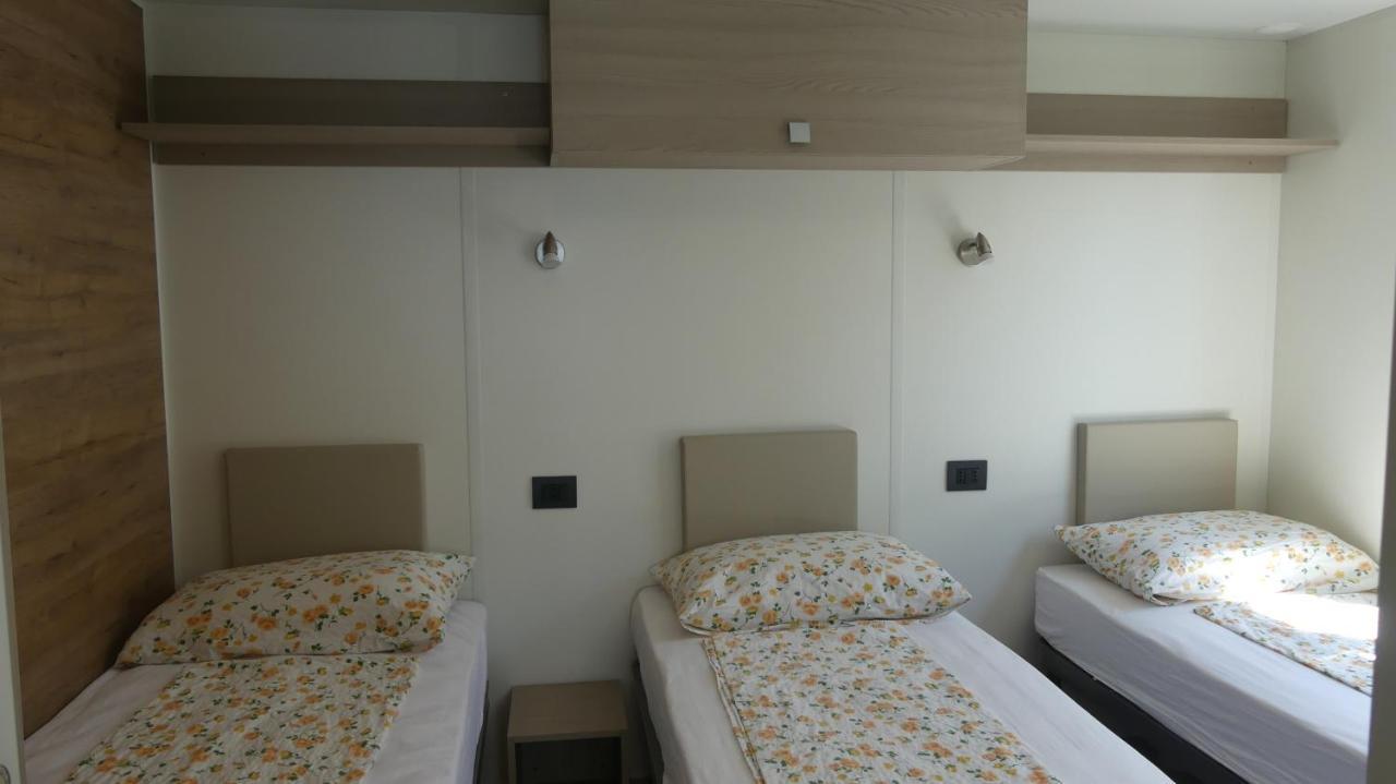 Agricampeggio Relax Maxicaravan Castelletto Di Brenzone Ngoại thất bức ảnh
