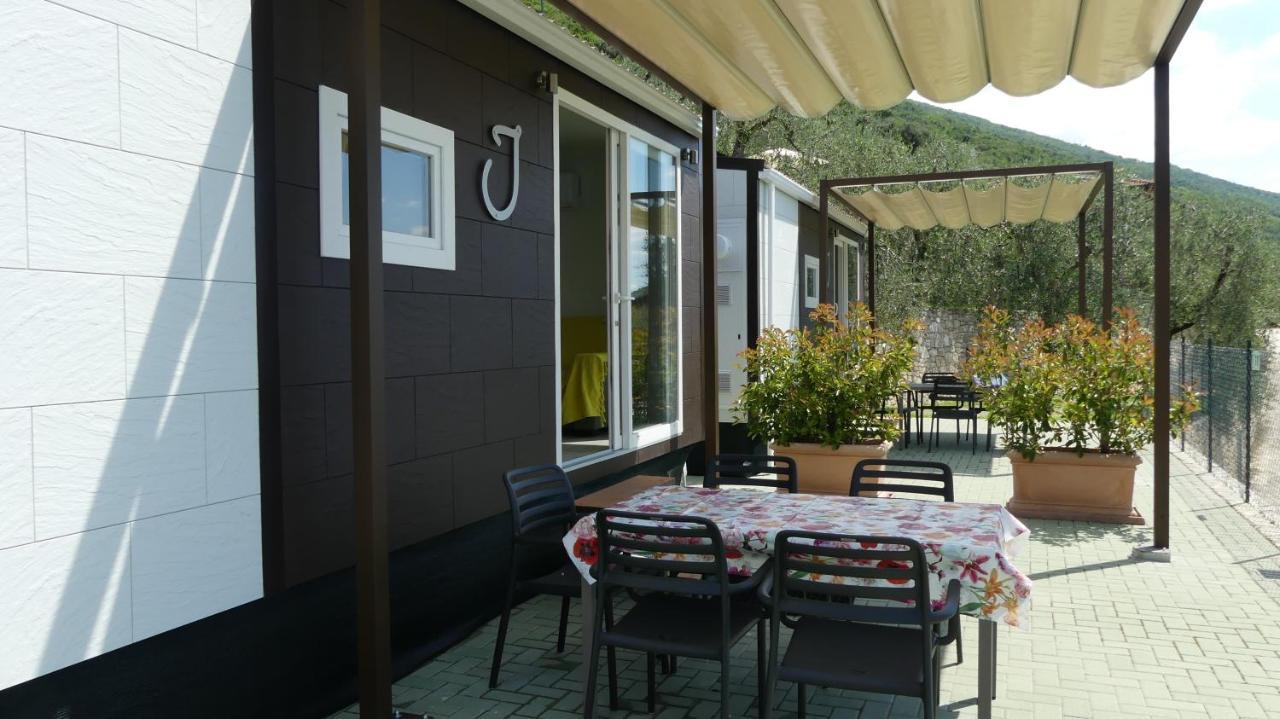 Agricampeggio Relax Maxicaravan Castelletto Di Brenzone Ngoại thất bức ảnh
