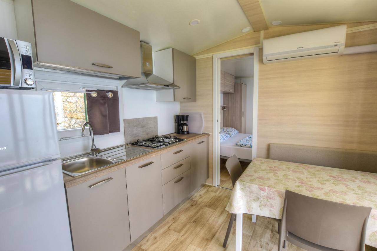 Agricampeggio Relax Maxicaravan Castelletto Di Brenzone Ngoại thất bức ảnh