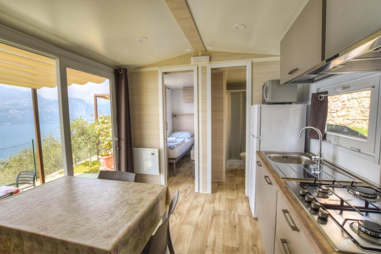 Agricampeggio Relax Maxicaravan Castelletto Di Brenzone Ngoại thất bức ảnh